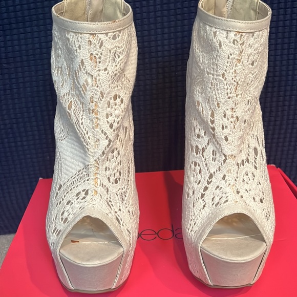 Georgie Open Toe Lace Bootie size 7.5 new - Picture 3 of 7